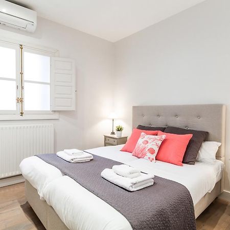 Pyr Select Plaza Santa Ana Apartment Madrid Exterior photo